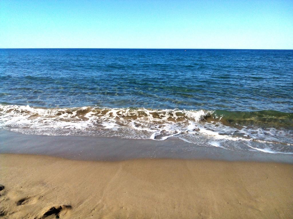Blue Ocean Apartments Makrýgialos 外观 照片