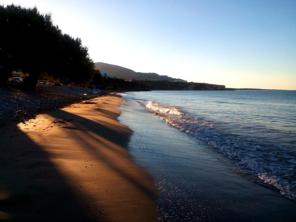 Blue Ocean Apartments Makrýgialos 外观 照片