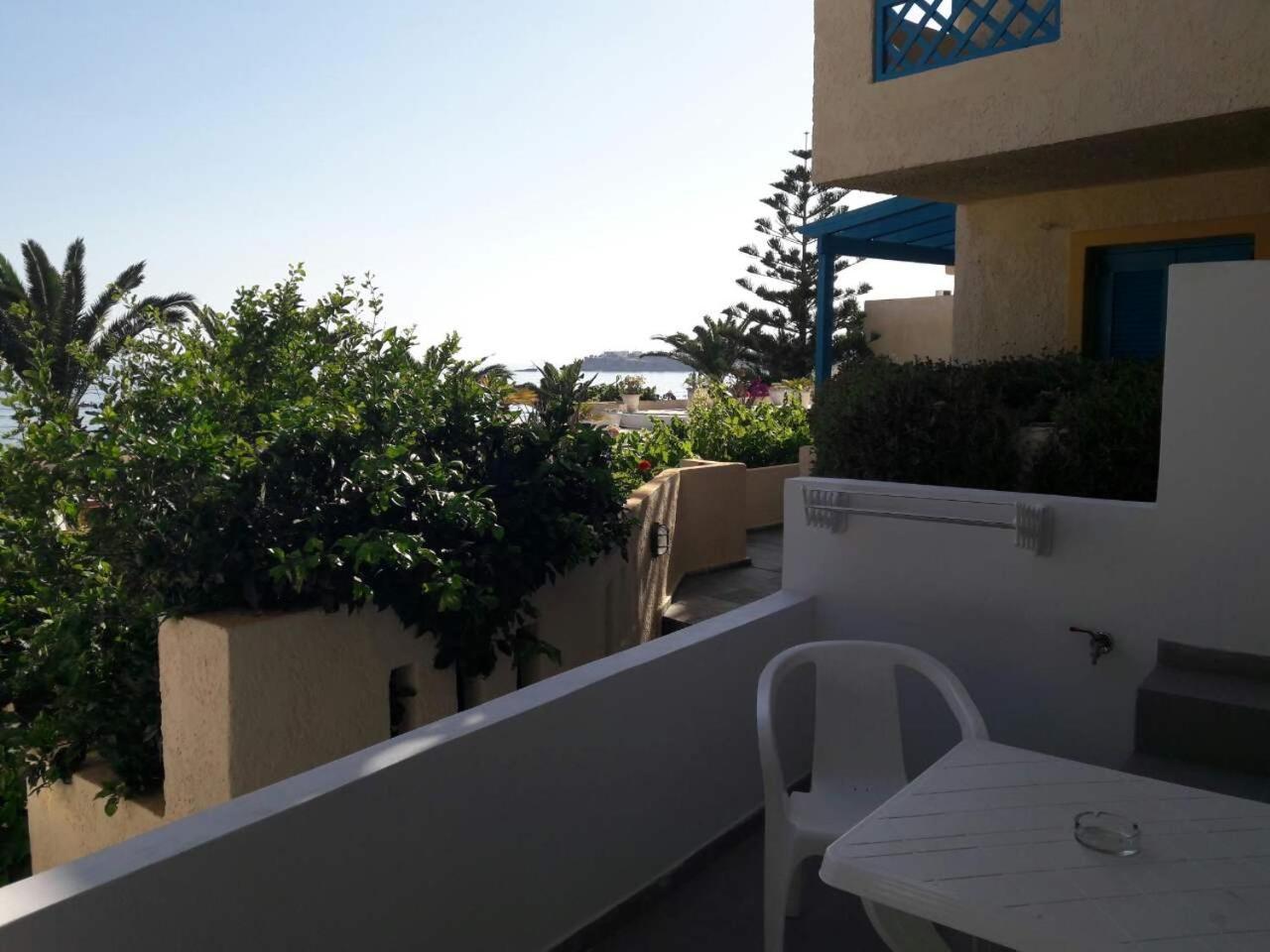 Blue Ocean Apartments Makrýgialos 外观 照片