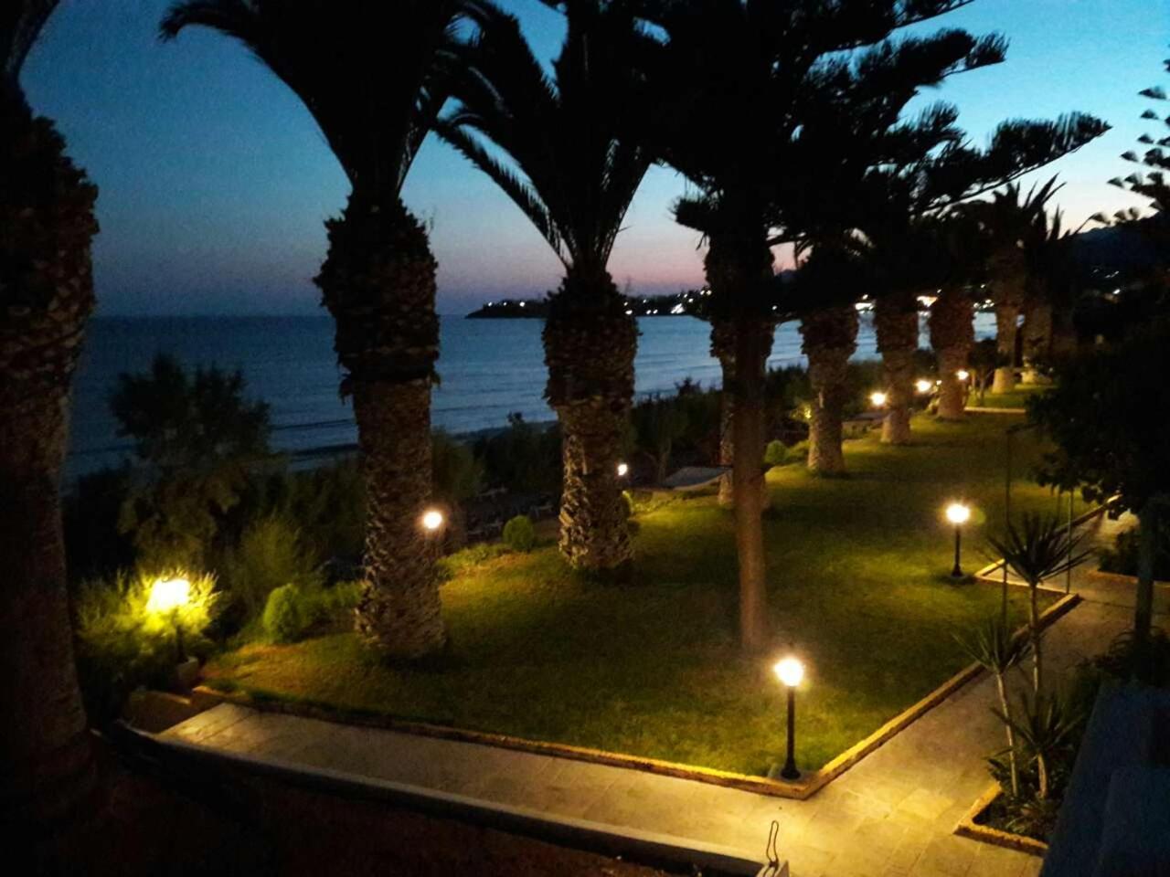 Blue Ocean Apartments Makrýgialos 外观 照片