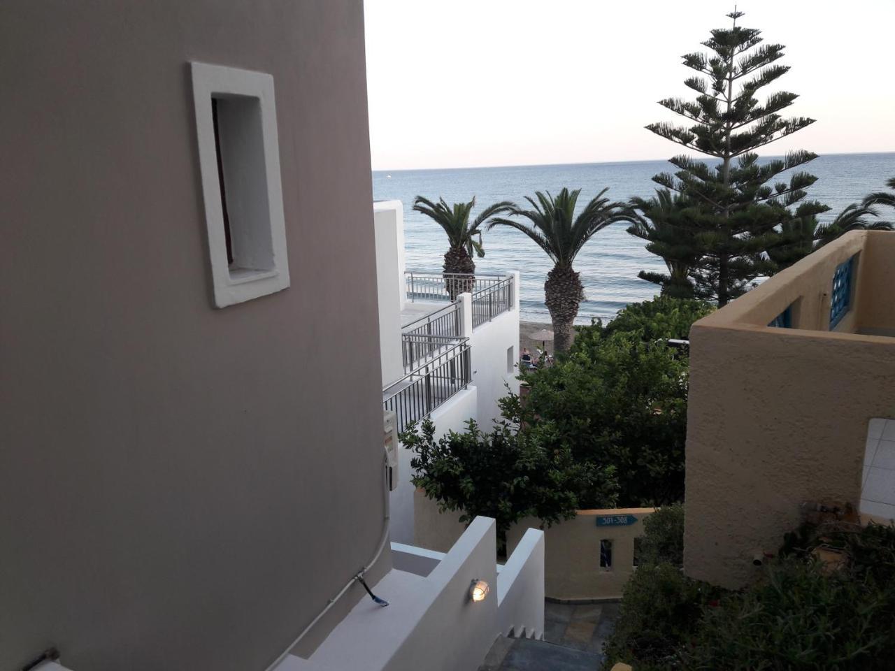 Blue Ocean Apartments Makrýgialos 外观 照片
