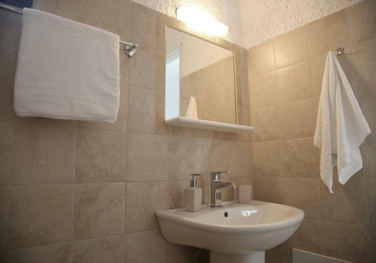 Blue Ocean Apartments Makrýgialos 外观 照片