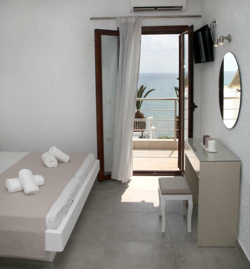 Blue Ocean Apartments Makrýgialos 外观 照片