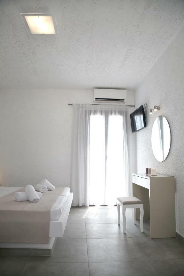 Blue Ocean Apartments Makrýgialos 外观 照片