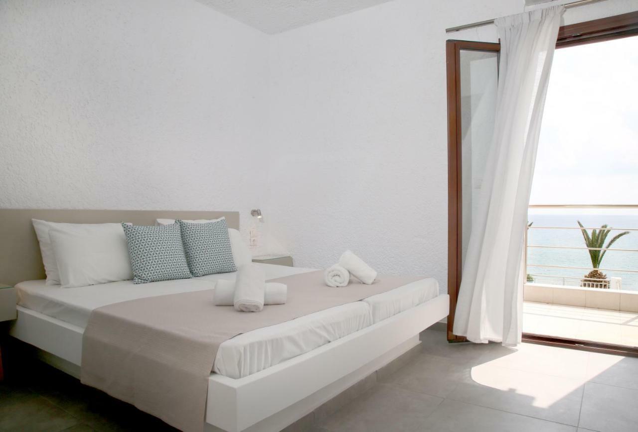 Blue Ocean Apartments Makrýgialos 外观 照片