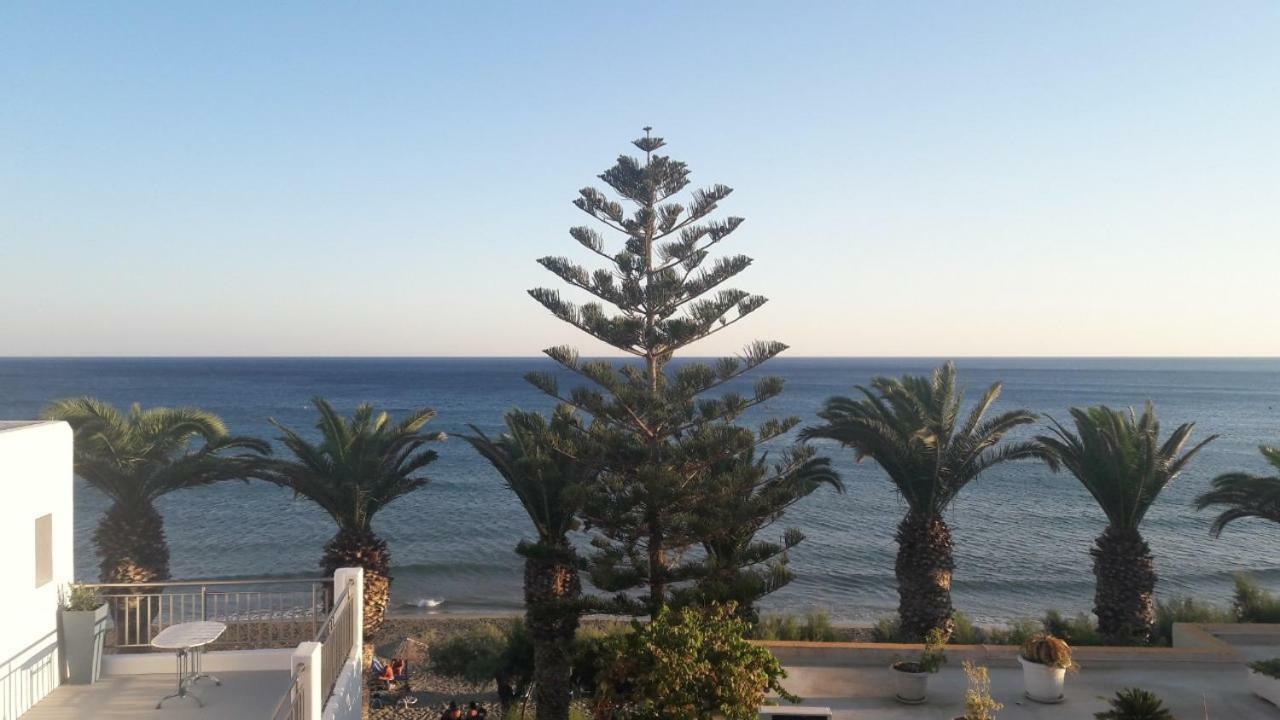 Blue Ocean Apartments Makrýgialos 外观 照片
